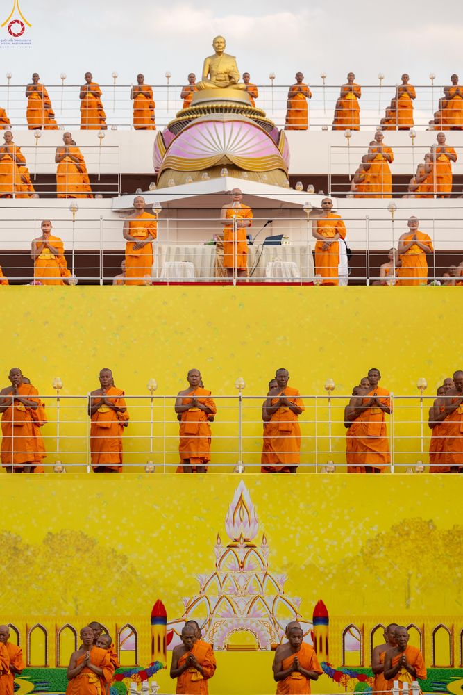 ภาพ No.302827:วันที่ 24 มกราคม พ.ศ. 2569 พิธีจุดประทีปธรรมถวายเป็นพุทธบูชา  และบูชาธรรมมหาปูชนียาจารย์  ณ อาคารธรรมยาตรา กตัญญูบูชามหาปูชนียาจารย์  ตรงข้ามวัดปากน้ำภาษีเจริญ จ.กรุงเทพมหานคร ในโครงการธรรมยาตรา กตัญญูบูชา มหาปูชนียาจารย์ พระมงคลเทพมุนี(สด จนฺทสโร) พระผู