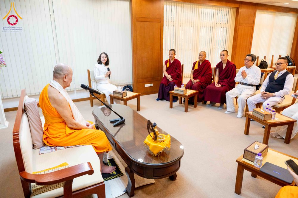 ภาพ No.317545:วันอังคารที่ 24 มีนาคม พ.ศ.2569  หลวงพ่อทัตตชีโว รองเจ้าอาวาส วัดพระธรรมกาย ต้อนรับปฏิสันถารคณะลามะจากทิเบต