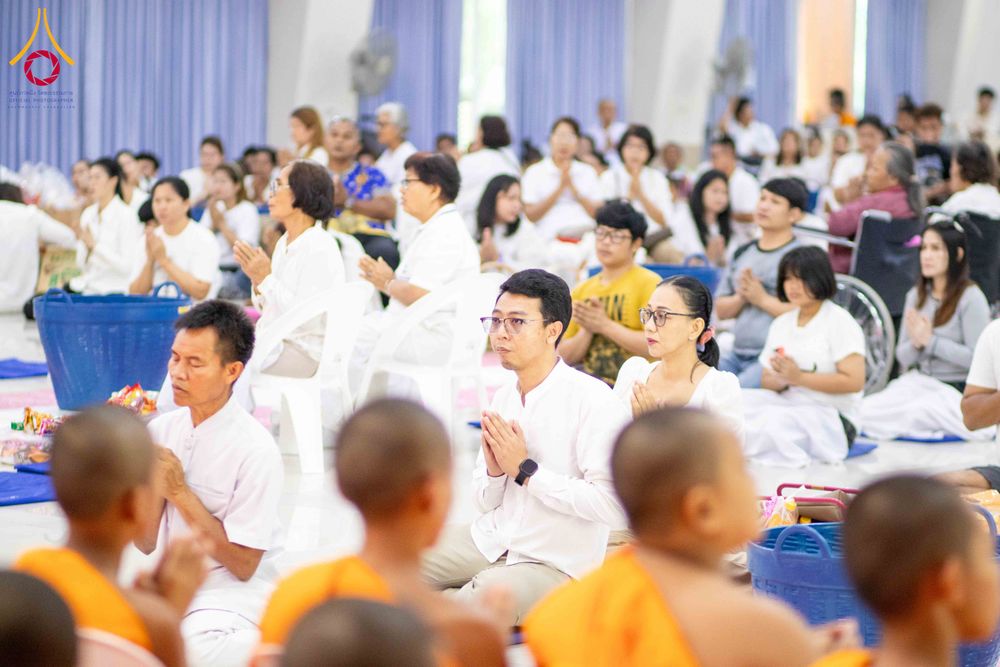 ภาพ No.321815:วันที่ 12 เมษายน พ.ศ.2569 ตักบาตรสงกรานต์ฉลองสามเณรใหม่  ณ ศูนย์ปฏิบัติธรรมระยอง(บ้านช่องลม)