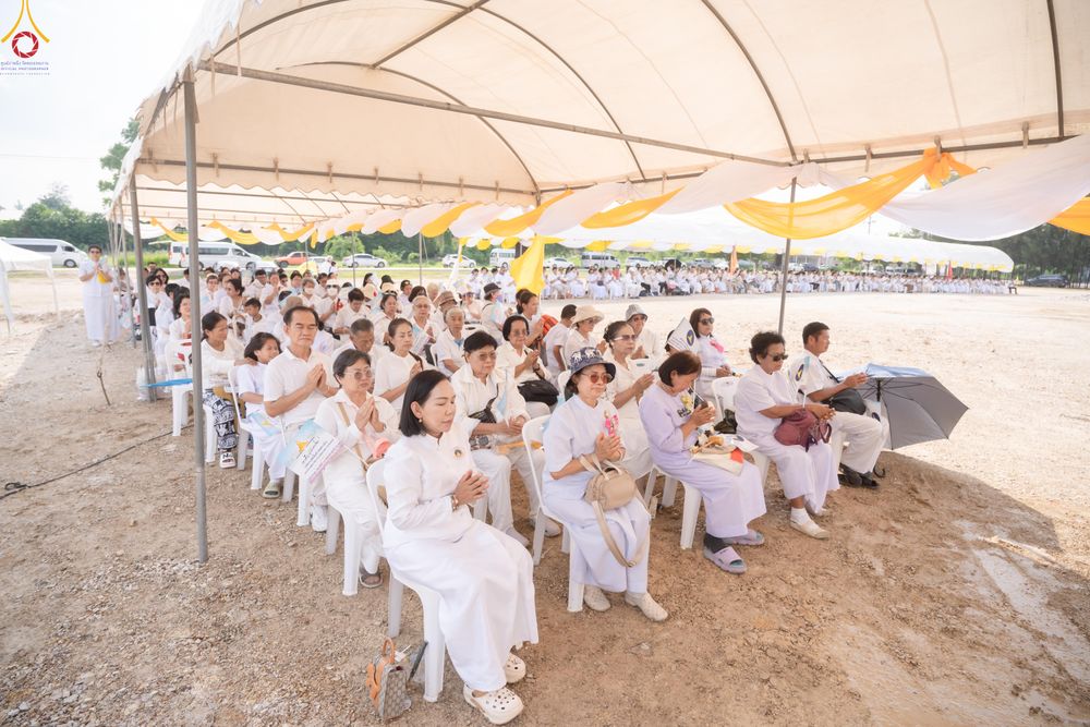 ภาพ No.331395:วันที่ 31 พฤษภาคม พ.ศ.2569 พิธีทอดผ้าป่าและตอกเสาเข็มมงคลต้นแรก องค์พระเจดีย์เพื่อสร้างสันติภาพโลก  ณ ธุดงคสถานพัฒนานิคม จังหวัดลพบุรี