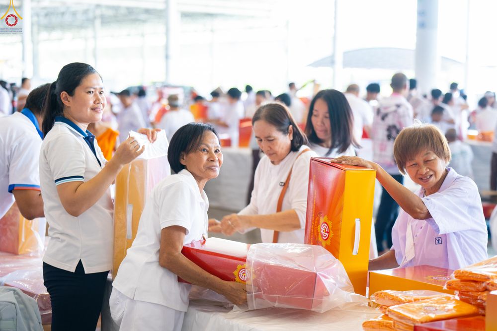 ภาพ No.322139:วันที่ 14 เมษายน พ.ศ.2569 การเตรียมกล่องไทยธรรม วันสุดท้าย เพื่องานถวายมหาสังฆทาน 40,000 กว่าวัดทั่วประเทศ วันคุ้มครองโลก 22 เมษายน พ.ศ.2569 วัดพระธรรมกาย