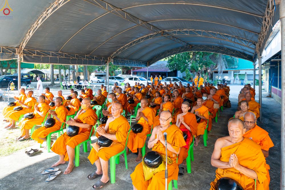 ภาพ No.339159:วันเสาร์ที่ 27 มิถุนายน พ.ศ. 2569 พิธีตักบาตรแด่คณะสงฆ์ 323 วัด 4 จังหวัดชายแดนภาคใต้ พิธีถวายสังฆทานแด่คณะสงฆ์ 323 วัด ปีที่ 22 ครั้งที่ 187 พิธีมอบกองทุนหนุนแรงใจช่วยครูใต้ ปีที่ 19 ครั้งที่ 150 และพิธีทำบุญอุทิศส่วนกุศลให้ผู้วายชนม์
