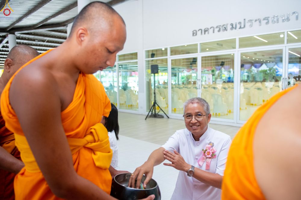 ภาพ No.328201:วันเสาร์ที่ 9 พฤษภาคม พ.ศ. 2569 พิธีตักบาตรแด่คณะสงฆ์ 323 วัด 4 จังหวัดชายแดนภาคใต้ พิธีถวายสังฆทานแด่คณะสงฆ์ 323 วัด ปีที่ 22 ครั้งที่ 185 พิธีมอบกองทุนหนุนแรงใจช่วยครูใต้ ปีที่ 19 ครั้งที่ 148 ณ ศูนย์ปฏิบัติธรรมภาคใต้