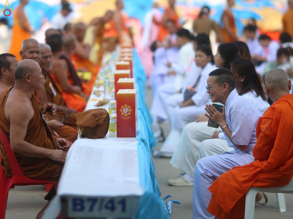 ภาพ No.323972:วันที่ 22 เมษายน พ.ศ.2569 (วันคุ้มครองโลก) พิธีถวายมหาสังฆทาน 40,000 กว่าวัดทั่วประเทศ ณ ลานธรรม พระมหาธรรมกายเจดีย์ วัดพระธรรมกาย