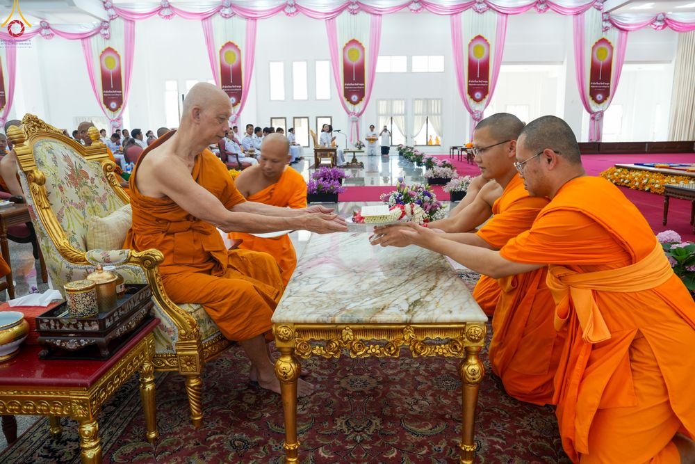 ภาพ No.331835:วันพฤหัสบดีที่ 4 มิถุนายน พ.ศ.2569 พิธีต้อนรับเปรียญธรรม 9 ประโยค และเปรียญธรรม 6 ประโยค  ณ อาคารธรรมสภา วัดบ้านขุน ต.บ่อหลวง อ.ฮอด จ.เชียงใหม่
