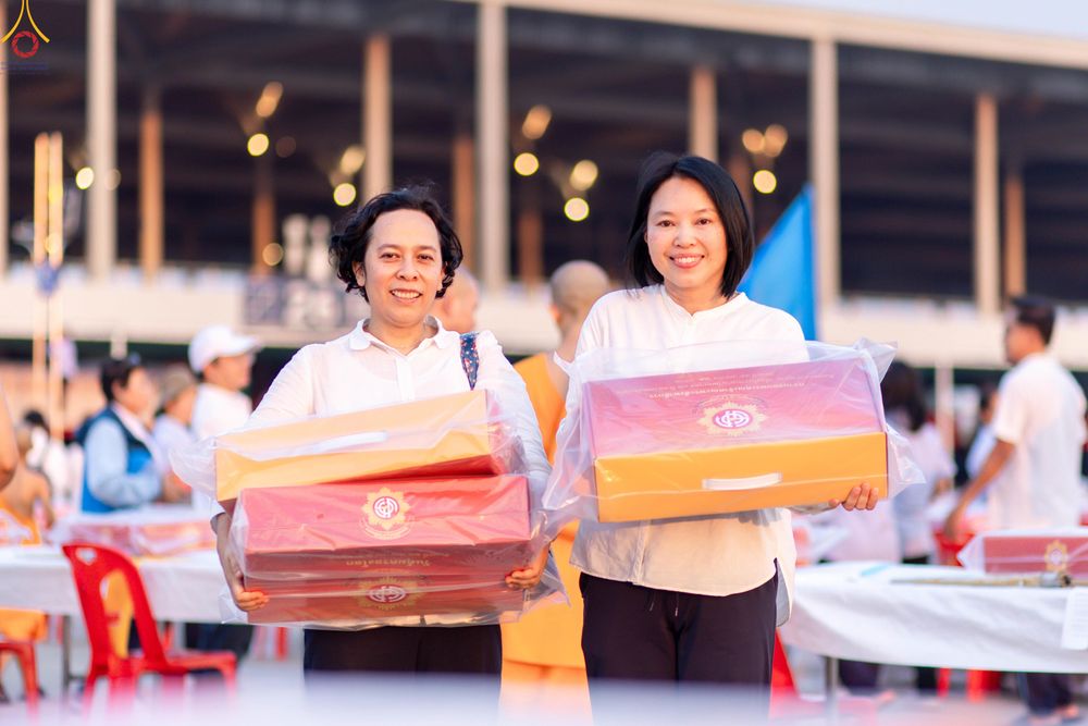 ภาพ No.322742:วันที่ 15-18 เมษายน พ.ศ.2569 การเเตรียมโต๊ะฉัน , เตรียมจุดพักค้าง , เรียงเก้าอี้ , เรียงกล่องไทยธรรม  เพื่องานถวายมหาสังฆทาน 40,000 กว่าวัดทั่วประเทศ วันคุ้มครองโลก 22 เมษายน พ.ศ.2569 วัดพระธรรมกาย