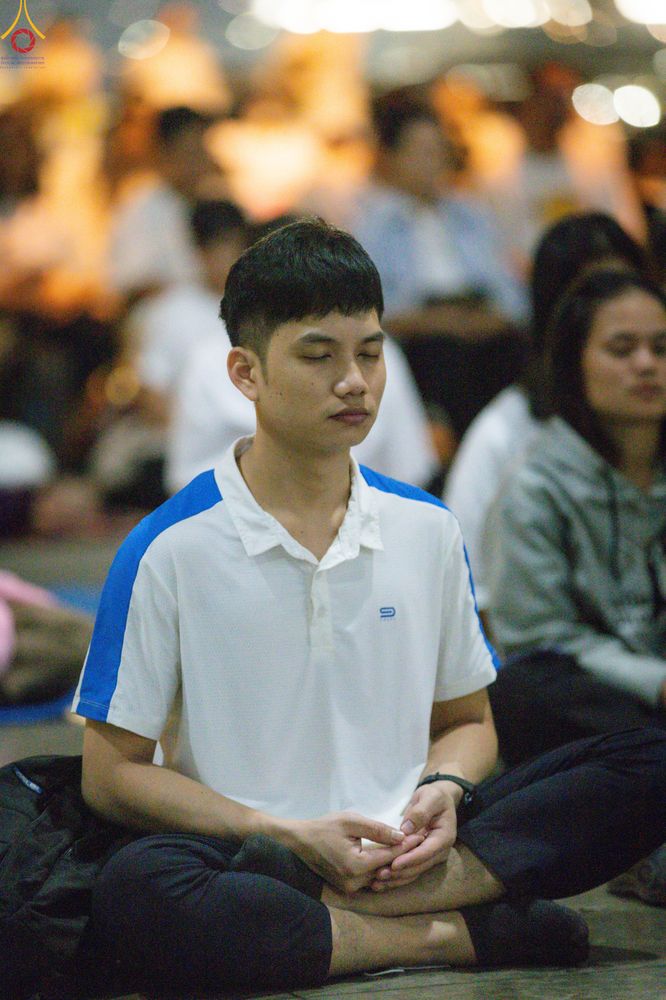 ภาพ No.280378:วันที่ 31 ธันวาคม พ.ศ.2568 -วันที่ 1 มกราคม พ.ศ.2569 พิธีฉลองชัยสวดมนต์บทธัมมจักกับปปวัตนสูตร ครบ 8,000,000,000 จบ , พิธีสวดมนต์ข้ามปี ณ วัดพระธรรมกาย