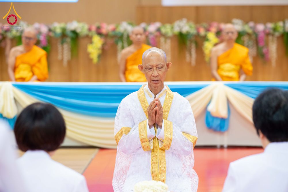 ภาพ No.330682:วันอาทิตย์ที่ 31 พฤษภาคม พ.ศ.2569 พิธีขอขมาผู้ปกครอง อุบาสกอุปสมบทอุทิศชีวิต 11 ท่าน  ณ ห้องแก้วสารพัดนึก 2 วัดพระธรรมกาย จังหวัดปทุมธานี