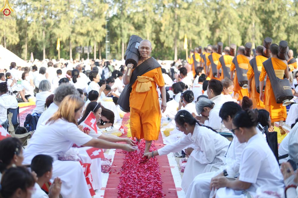 ภาพ No.290518:วันที่ 7 มกราคม พ.ศ. 2569 พิธีต้อนรับพระธรรมยาตรา ณ อนุสรณ์สถานลำดับที่ 2  สถานที่ตั้งมโนปณิธานบวชตลอดชีวิต อนุสรณ์สถานคลองบางนางแท่น (ภาพชุดที่ 2) อ.สามพราน จ.นครปฐม ในโครงการธรรมยาตรา กตัญญูบูชา มหาปูชนียาจารย์ พระมงคลเทพมุนี(สด จนฺทสโร) พระผู้ปราบมาร 