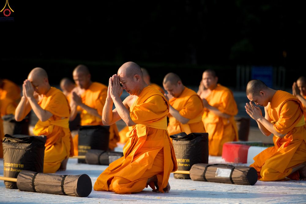 ภาพ No.281625:วันที่ 24 ธันวาคม พ.ศ.2568 พระธรรมยาตรา ปฏิบัติธรรม และถ่ายภาพหมู่ประวัติศาสตร์ ณ ลานหน้ามหาวิหารพระมงคลเทพมุนีฯ วัดพระธรรมกาย