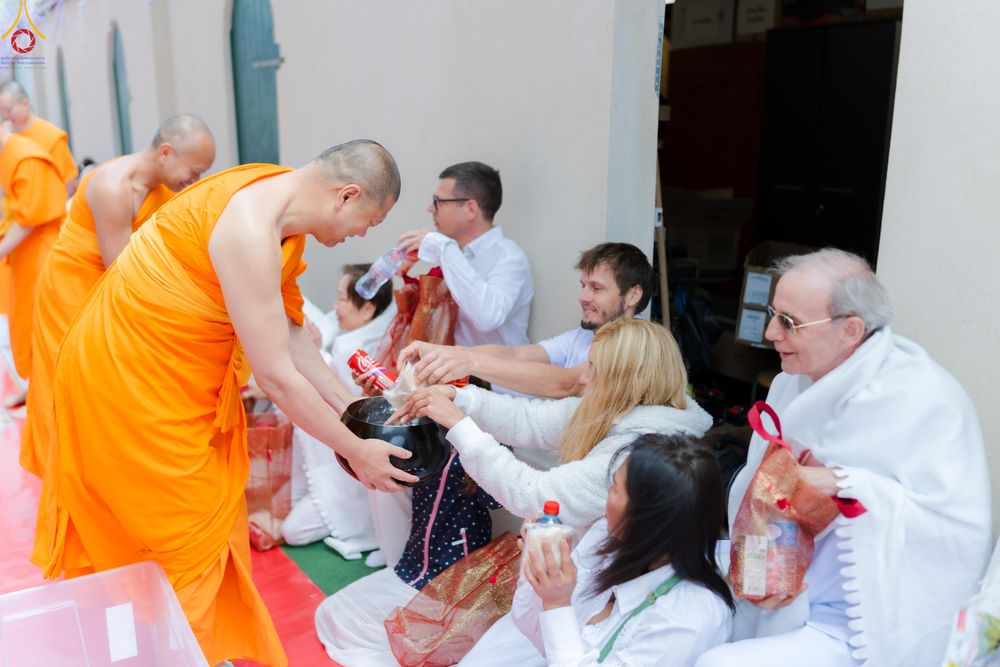 ภาพ No.286160:วันที่ 13 กรกฎาคม พ.ศ. 2568  พิธีทอดผ้าป่าฉลอง 13 ปี  วัดพระธรรมกายสวิตเซอร์แลนด์