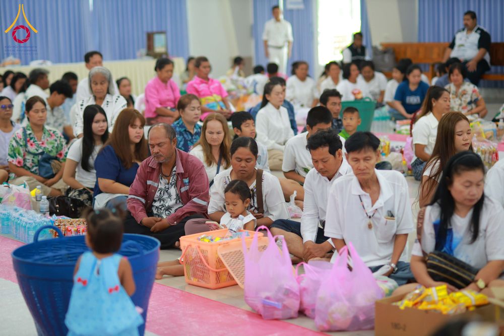 ภาพ No.321826:วันที่ 12 เมษายน พ.ศ.2569 ตักบาตรสงกรานต์ฉลองสามเณรใหม่  ณ ศูนย์ปฏิบัติธรรมระยอง(บ้านช่องลม)