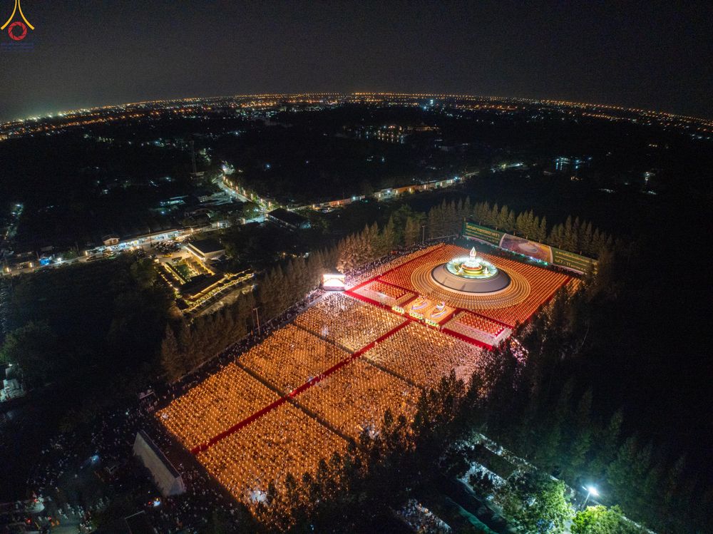 ภาพ No.292178:วันที่ 10 มกราคม พ.ศ. 2569 พิธีจุดประทีปถวายเป็นพุทธบูชา และบูชาธรรมมหาปูชนียาจารย์  ณ อนุสรณ์สถานคลองบางนางแท่น อ.สามพราน จ.นครปฐม ในโครงการธรรมยาตรา กตัญญูบูชา มหาปูชนียาจารย์ พระมงคลเทพมุนี(สด จนฺทสโร) พระผู้ปราบมาร อนุสรณ์สถาน 7 แห่ง ปีที่ 14