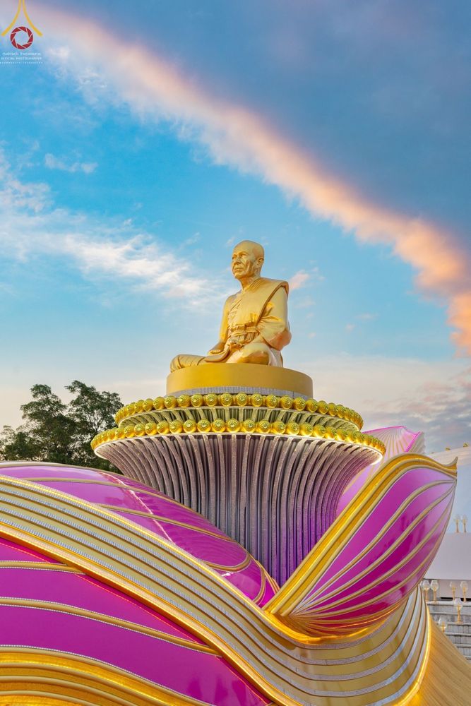 ภาพ No.70204:พิธีจุดประทีปถวายเป็นพุทธบูชา และบูชาธรรมมหาปูชนียาจารย์ ในโครงการธรรมยาตรากตัญญูบูชา มหาปูชนียาจารย์ พระมงคลเทพมุนี(สด จนฺทสโร) พระผู้ปราบมาร ปีที่ 11 ณ อนุสรณ์สถานลำดับที่ 2 สถานที่ตั้งมโนปณิธานบวชตลอดชีวิต อนุสรณ์สถานคลองบางนางแท่น อ.สามพราน จ.นครปฐม 
