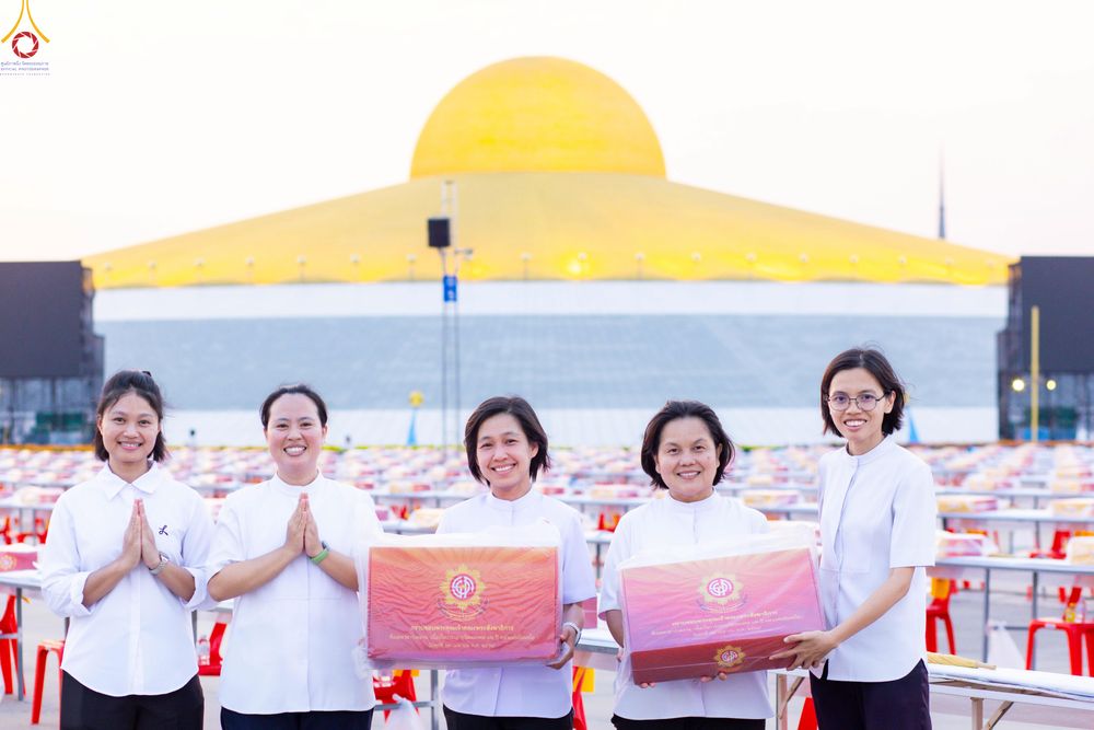 ภาพ No.322751:วันที่ 15-18 เมษายน พ.ศ.2569 การเเตรียมโต๊ะฉัน , เตรียมจุดพักค้าง , เรียงเก้าอี้ , เรียงกล่องไทยธรรม  เพื่องานถวายมหาสังฆทาน 40,000 กว่าวัดทั่วประเทศ วันคุ้มครองโลก 22 เมษายน พ.ศ.2569 วัดพระธรรมกาย