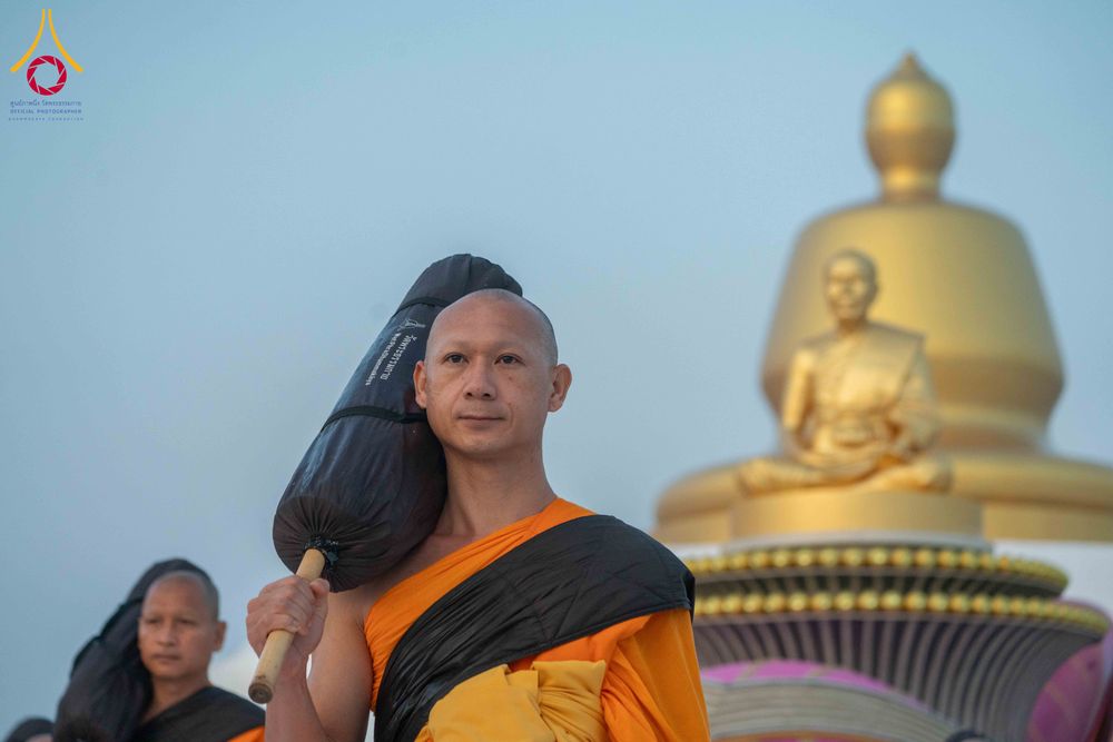ภาพ No.299807:วันที่ 19 มกราคม พ.ศ.2569 พระธรรมยาตราปฏิบัติธรรมและถ่ายภาพหมู่ประวัติศาสตร์ ณ อนุสรณ์สถานลำดับที่ 5 สถานที่เผยแผ่วิชชาธรรมกายครั้งแรก  อนุสรณ์สถานบางปลาวัดบางปลา อ.บางเลน จ.นครปฐม ในโครงการธรรมยาตรา กตัญญูบูชา มหาปูชนียาจารย์ พระมงคลเทพมุนี(สด จนฺทสโร) 
