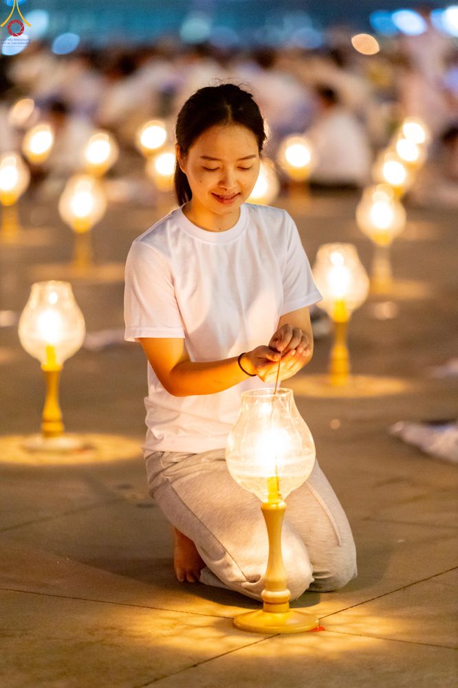 ภาพ No.308092:วันที่ 31 มกราคม พ.ศ. 2569 พิธีจุดประทีปธรรมถวายเป็นพุทธบูชา  และบูชาธรรมมหาปูชนียาจารย์ (ภาพชุดที่ 3) ณ วัดพระธรรมกาย ปทุมธานี ในโครงการธรรมยาตรา กตัญญูบูชา มหาปูชนียาจารย์ พระมงคลเทพมุนี(สด จนฺทสโร) พระผู้ปราบมาร อนุสรณ์สถาน 7 แห่ง ปีที่ 14