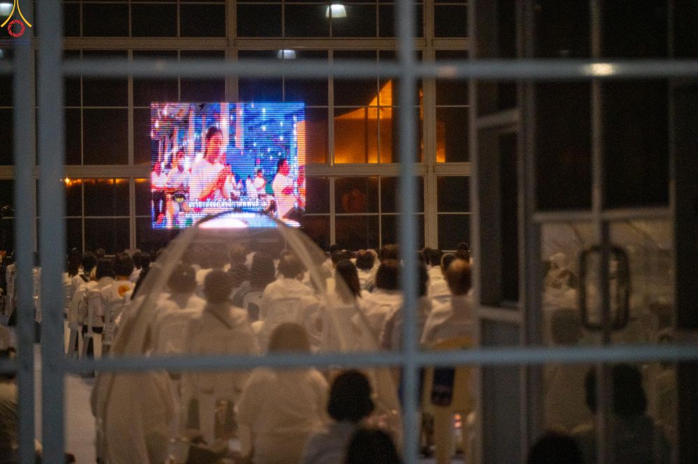 ภาพ No.280367:วันที่ 31 ธันวาคม พ.ศ.2568 -วันที่ 1 มกราคม พ.ศ.2569 พิธีฉลองชัยสวดมนต์บทธัมมจักกับปปวัตนสูตร ครบ 8,000,000,000 จบ , พิธีสวดมนต์ข้ามปี ณ วัดพระธรรมกาย