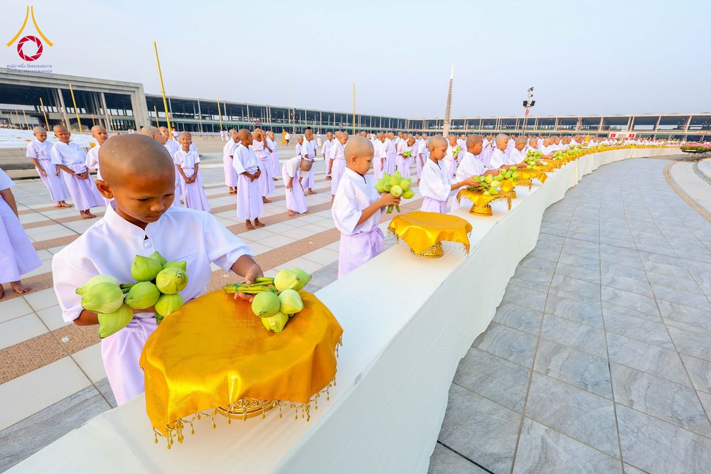 ภาพ No.319407:วันเสาร์ที่ 4 เมษายน พ.ศ.2569 พิธีขอขมา มอบผ้าไตร และถวายบาตรแด่นาคธรรมทายาท ในโครงการบรรพชาสามเณรฟื้นฟูพระพุทธศาสนาทั่วไทย โครงการหน่อแก้วเปรียญธรรม รุ่นที่ 14 โครงการสามเณรยุวธรรมทายาท รุ่นที่ 34 โครงการสามเณรมัชฌิมธรรมทายาท รุ่นที่ 30 ณ สภาธรรมกายสากล