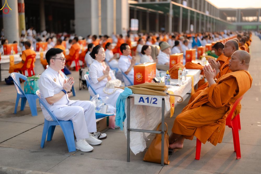 ภาพ No.324667:วันที่ 22 เมษายน พ.ศ.2569 (วันคุ้มครองโลก) บรรยากาศสาธุชน ในงานถวายมหาสังฆทาน 40,000 กว่าวัดทั่วประเทศ ณ ลานธรรม วัดพระธรรมกาย