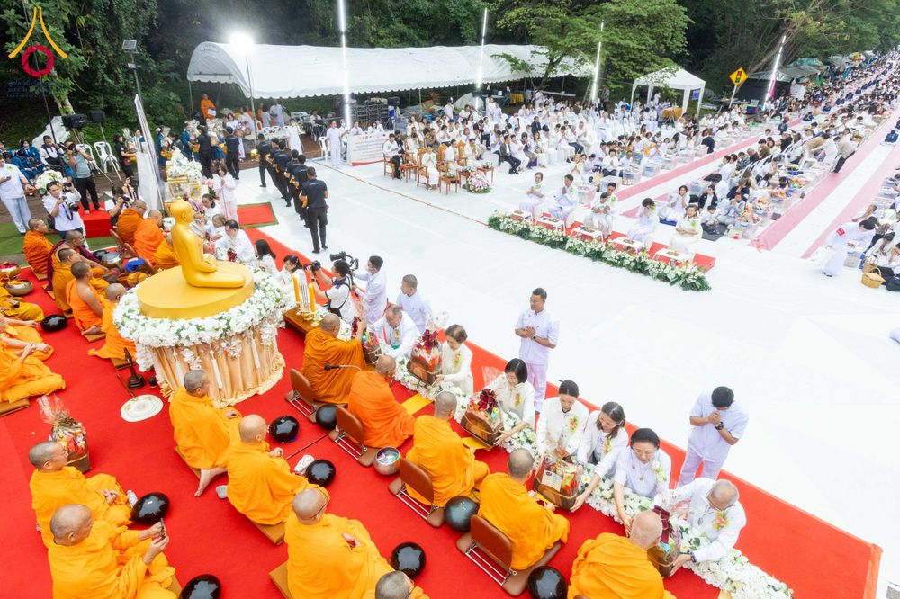 ภาพ No.285921:วันเสาร์ที่ 13 ธันวาคม พ.ศ.2568 พิธีตักบาตรพระภิกษุสามเณร 1,000 รูป ณ บริเวณหน้าอุทยานแห่งชาติเขาใหญ่ อำเภอปากช่อง จ.นครราชสีมา