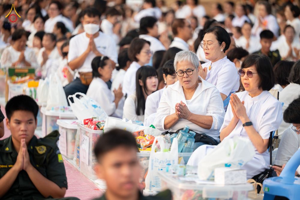 ภาพ No.318040:วันเสาร์ที่ 4 เมษายน พ.ศ. 2569 งานทำบุญเมืองใจกลางอยุธยา  ตักบาตรพระ 1,109 รูป ณ ถนนชีกุน หน้าวัดมหาธาตุ และวัดราชบูรณะ