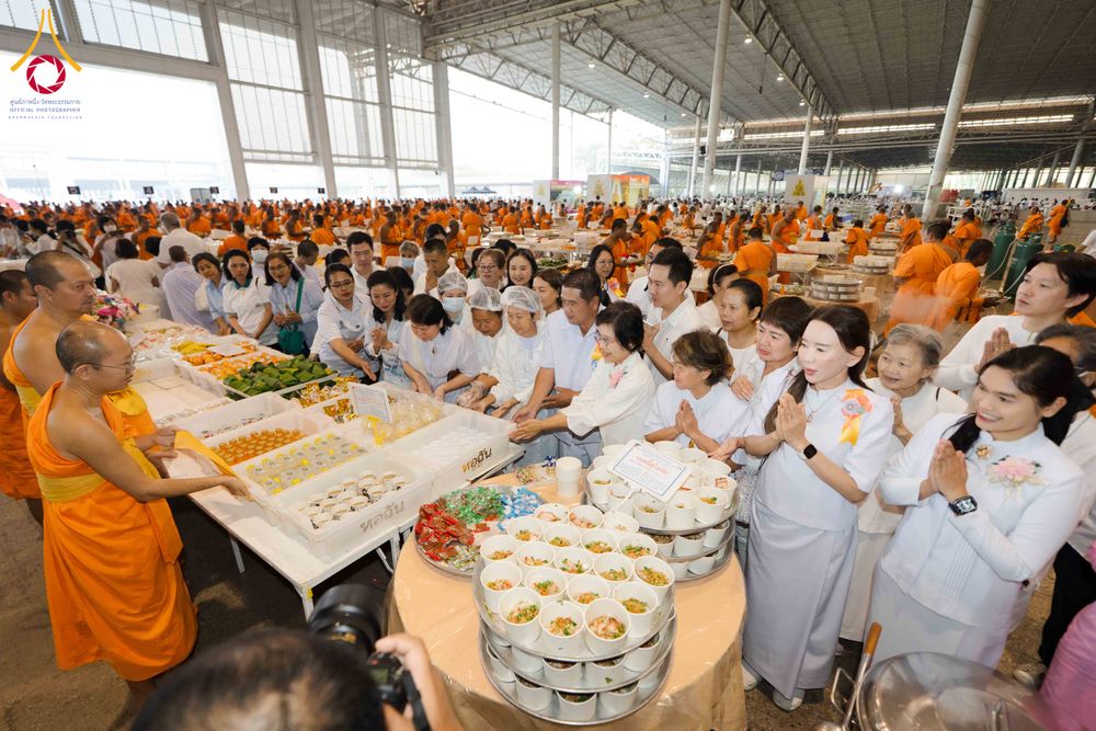 ภาพ No.306379:วันที่ 30 มกราคม พ.ศ. 2569 พิธีถวายภัตตาหารเป็นสังฆทาน แด่พระธรรมยาตรา ณ วัดพระธรรมกาย  จังหวัดปทุมธานี ในโครงการธรรมยาตรา กตัญญูบูชา มหาปูชนียาจารย์ พระมงคลเทพมุนี(สด จนฺทสโร) พระผู้ปราบมาร อนุสรณ์สถาน 7 แห่ง ปีที่ 14