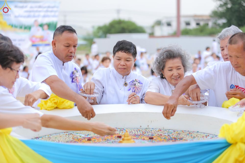 ภาพ No.339473:วันอังคารที่ 14  กรกฎาคม 2569 พิธีทอดผ้าป่าและพิธีตอกเสาเข็มมงคลต้นสุดท้าย องค์พระเจดีย์เพื่อสร้างสันติภาพโลก  ณ ธุดงคสถานพัฒนานิคม อ.พัฒนาพิคม จ.ลพบุรี