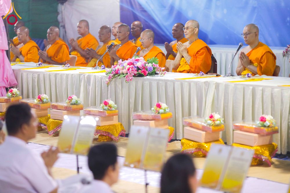 ภาพ No.299178:วันที่ 21 มกราคม พ.ศ. 2569 พิธีถวายภัตตาหารเป็นสังฆทาน แด่พระธรรมยาตรา ณ อนุสรณ์สถานบางปลา วัดบางปลา อำเภอบางเลน จังหวัดนครปฐม ในโครงการธรรมยาตรา กตัญญูบูชา มหาปูชนียาจารย์ พระมงคลเทพมุนี(สด จนฺทสโร) พระผู้ปราบมาร อนุสรณ์สถาน 7 แห่ง ปีที่ 14