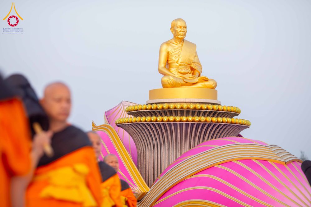 ภาพ No.299836:วันที่ 19 มกราคม พ.ศ.2569 พระธรรมยาตราปฏิบัติธรรมและถ่ายภาพหมู่ประวัติศาสตร์ ณ อนุสรณ์สถานลำดับที่ 5 สถานที่เผยแผ่วิชชาธรรมกายครั้งแรก  อนุสรณ์สถานบางปลาวัดบางปลา อ.บางเลน จ.นครปฐม ในโครงการธรรมยาตรา กตัญญูบูชา มหาปูชนียาจารย์ พระมงคลเทพมุนี(สด จนฺทสโร) 