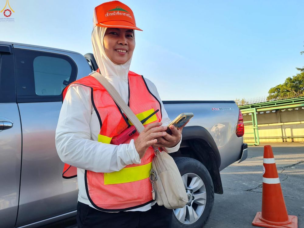 ภาพ No.300602:ภาพเบื้องหลังอาสาสมัครรวมใจ ชุดที่ 3 ในโครงการธรรมยาตรา กตัญญูบูชา มหาปูชนียาจารย์ พระมงคลเทพมุนี(สด จนฺทสโร) พระผู้ปราบมาร อนุสรณ์สถาน 7 แห่ง ปีที่ 14