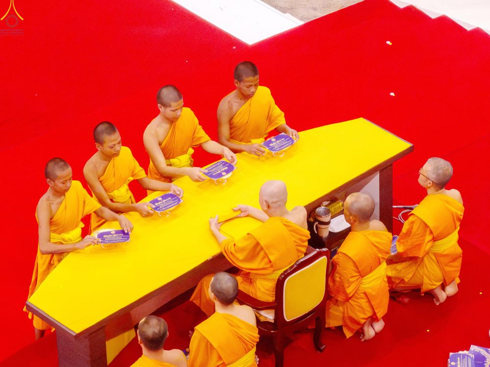 ภาพ No.339004:วันอาทิตย์ที่ 12 กรกฎาคม พ.ศ.2569 พิธีมุทิตาผู้สอบได้เปรียญธรรม ประโยค 1-2 ถึง ป.ธ.9 และ บ.ศ.1-2 ถึง บ.ศ.6 สำนักศาสนศึกษาวัดพระธรรมกาย ประจำปี 2569, พิธีมอบตราตั้งแต่งตั้งอาจารย์ใหญ่ สำนักศาสนศึกษาวัดพระธรรมกาย