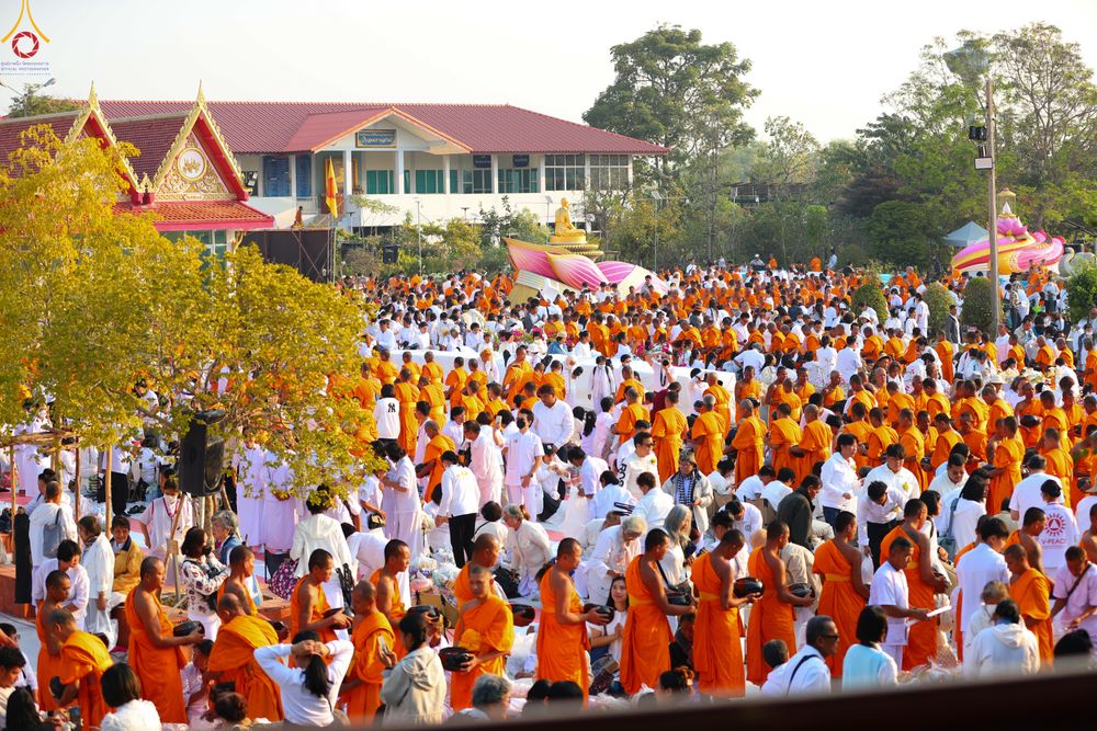 ภาพ No.294458:วันที่ 14 มกราคม พ.ศ. 2569 พิธีตักบาตรพระธรรมยาตรา ณ วัดสองพี่น้อง ต.ต้นตาล อ.สองพี่น้อง จ.สุพรรณบุรี ในโครงการธรรมยาตรา กตัญญูบูชา มหาปูชนียาจารย์ พระมงคลเทพมุนี(สด จนฺทสโร) พระผู้ปราบมาร อนุสรณ์สถาน 7 แห่ง ปีที่ 14