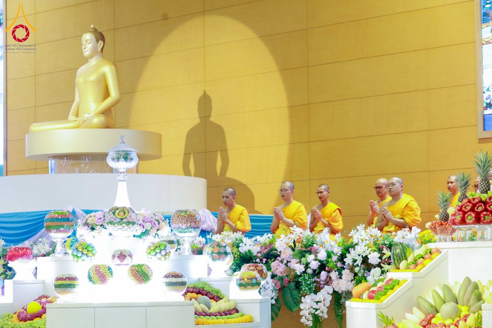 ภาพ No.318372:วันอาทิตย์ต้นเดือนที่ 5 เมษายน พ.ศ.2569 พิธีบูชาข้าวพระ ณ สภาธรรมกายสากล วัดพระธรรมกาย