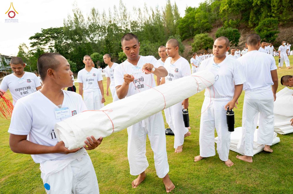 ภาพ No.341049:วันที่ 26 กรกฎาคม พ.ศ. 2569 โครงการพัฒนาคุณธรรม จริยธรรม สำหรับนักเรียนนายสิบตำรวจ (นสต.) รุ่นที่ 17 ศูนย์ฝึกอบรมตำรวจภูธรภาค 1 ได้จัดกิจกรรม ตักบาตรเพื่อน้อมอุทิศถวายเพื่อเป็นพระราชกุศลฯ  และปฏิบัติธรรม ติวธรรมมะ ณ ศูนย์ปฏิบัติธรรมเวิล์ดพีช วัลเล่ย์ (Wo