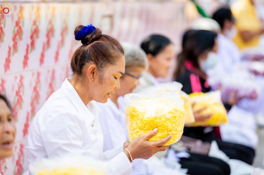ภาพ No.295015:วันที่ 14 มกราคม พ.ศ. 2569 พิธีต้อนรับพระธรรมยาตรา อนุสรณ์สถานลำดับที่ 4  สถานที่เกิดด้วยกายธรรม ณ วัดโบสถ์บน ต.บางคูเวียง จ.นนทบุรี ในโครงการธรรมยาตรา กตัญญูบูชา มหาปูชนียาจารย์ พระมงคลเทพมุนี(สด จนฺทสโร) พระผู้ปราบมาร อนุสรณ์สถาน 7 แห่ง ปีที่ 14