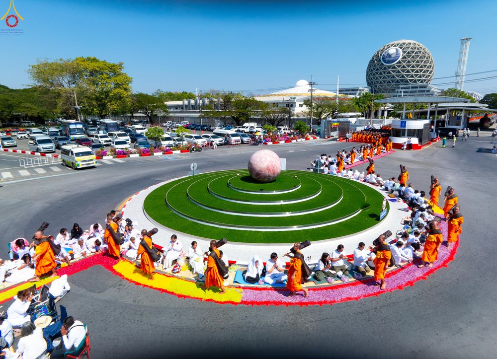 ภาพ No.304664:วันที่ 25 มกราคม พ.ศ. 2569 พิธีต้อนรับพระธรรมยาตรา (ภาพชุดที่ 2) รร.สามัคคีราษฏร์บำรุง-วัดพระธรรมกาย ในโครงการธรรมยาตรา กตัญญูบูชา มหาปูชนียาจารย์ พระมงคลเทพมุนี(สด จนฺทสโร) พระผู้ปราบมาร อนุสรณ์สถาน 7 แห่ง ปีที่ 14