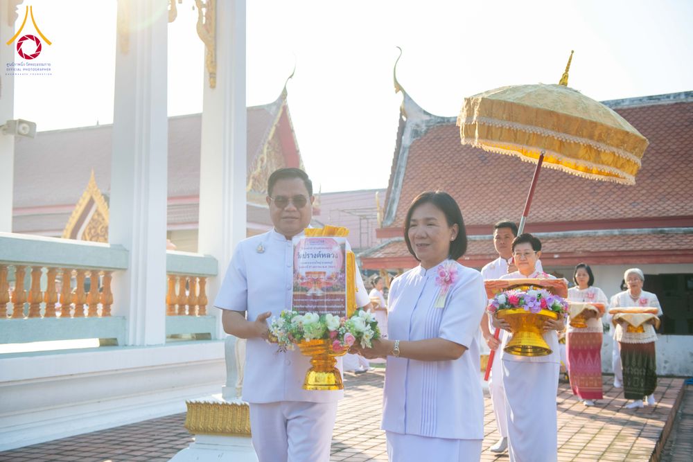 ภาพ No.304526:วันที่ 27 มกราคม พ.ศ. 2569 พิธีทอดผ้าป่าทำนุบำรุงศาสนสถาน ณ วัดปรางค์หลวง ต.บางม่วง อ.บางใหญ่ จ.นนทบุรี ในโครงการธรรมยาตรา กตัญญูบูชา มหาปูชนียาจารย์ พระมงคลเทพมุนี(สด จนฺทสโร) พระผู้ปราบมาร อนุสรณ์สถาน 7 แห่ง ปีที่ 14