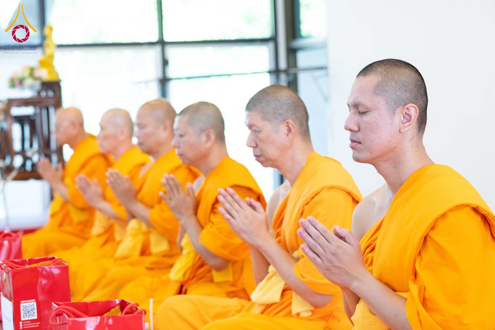 ภาพ No.278446:วันพุธที่ 10 ธันวาคม พ.ศ.2568  พิธีทอดผ้าป่าเพื่อสนับสนุนโครงการตักบาตรพระ 10,000 รูป เมืองกาญจนบุรี ณ อาคารปลูกศรัทธา วัดพระธรรมกาย