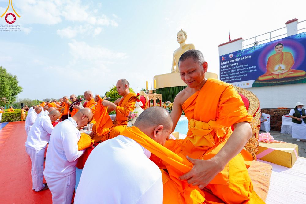 ภาพ No.314121:วันจันทร์ที่ 16 มีนาคม พ.ศ. 2569 พิธีเวียนเทียนประทักษิณ และพิธีบรรพชาสามเณร 500 รูป ณ วิหารมายาเทวี ประเทศเนปาล