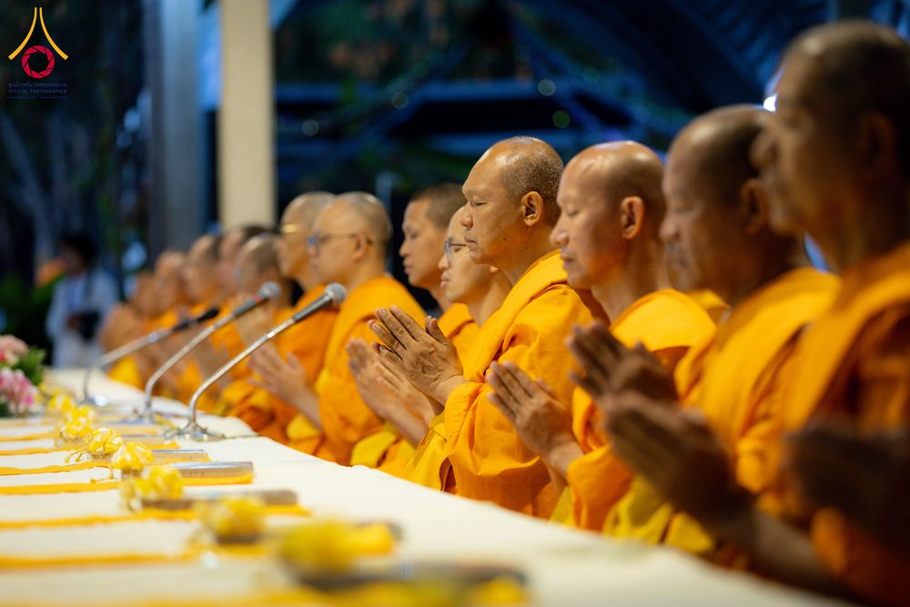 ภาพ No.293485:วันที่ 13 มกราคม พ.ศ. 2569 พิธีถวายภัตตาหารเป็นสังฆทาน แด่พระธรรมยาตรา ณ อนุสรณ์สถานมหาวิหารพระมงคลเทพมุนี (โลตัสแลนด์) อ.สองพี่น้อง จ.สุพรรณบุรี ในโครงการธรรมยาตรา กตัญญูบูชา มหาปูชนียาจารย์ พระมงคลเทพมุนี(สด จนฺทสโร) พระผู้ปราบมาร อนุสรณ์สถาน 7 แห่ง ปี