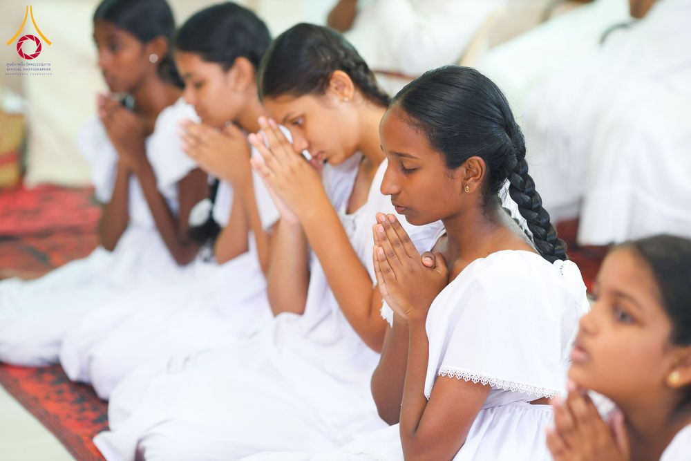 ภาพ No.317835:วันที่ 1 เมษายน พ.ศ. 2569 พิธีสวดธัมมจักกัปปวัตตนสูตรนานาชาติ ในวันพระใหญ่ ขึ้น 15 ค่ำ เดือน 5 (Poya Day)  ณ ศรีธรรมนันทะปิริเวนะ เเละ  วัดวิมลวิหาร นาวละ ประเทศศรีลังกา