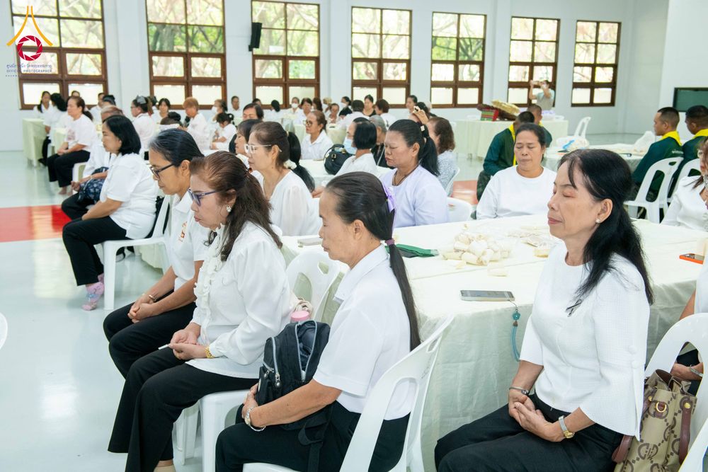 ภาพ No.327444:วันศุกร์ที่ 1 พฤษภาคม พ.ศ. 2569 รวมใจพสกนิกรชาวอำเภอคลองหลวง ประดิษฐ์ดอกไม้จันทน์ เพื่อใช้ในพิธีถวายดอกไม้จันทน์ในงานพระราชพิธีถวายพระเพลิงพระบรมศพ สมเด็จพระนางเจ้าสิริกิติ์ พระบรมราชินีนาถ พระบรมราชชนนีพันปีหลวง ณ วัดพระธรรมกาย