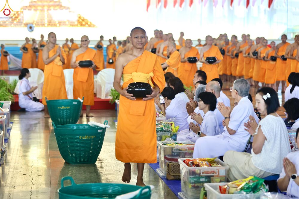 ภาพ No.318173:วันอาทิตย์ต้นเดือนที่ 5 เมษายน พ.ศ.2569 พิธีตักบาตร ณ บ้านแก้วเรือนทองคุณยายอาจารย์ฯ วัดพระธรรมกาย