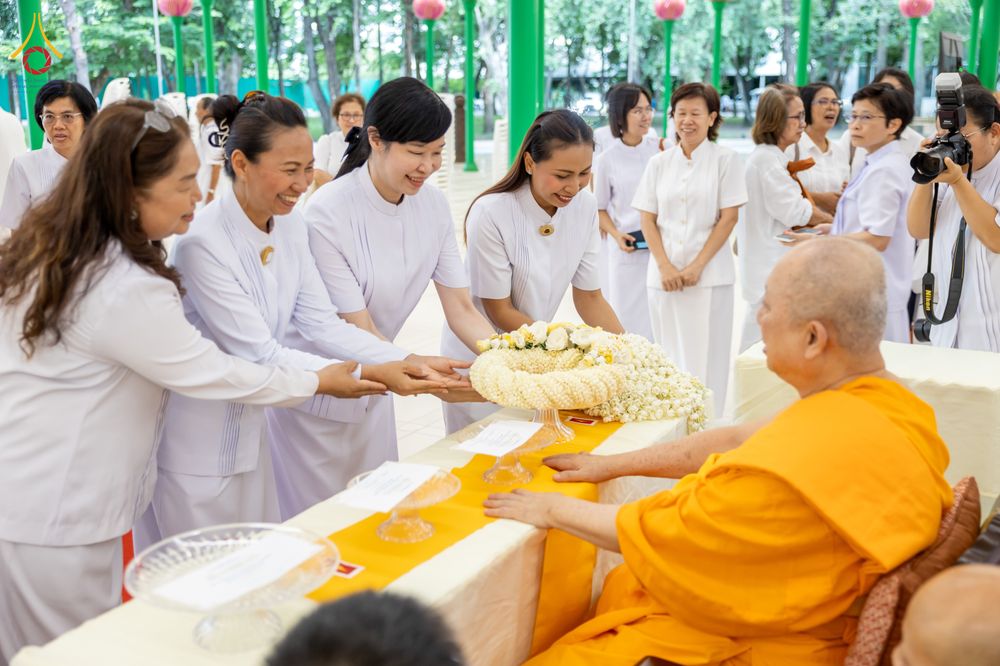 ภาพ No.332400:วันเสาร์ที่ 6 มิถุนายน พ.ศ.2569 พิธีต้อนรับสัญญาบัตร พัดยศ พระราชภาวนาวชิรวิเทศ วิ. ณ อุโบสถพระไตรปิฏก วัดพระธรรมกาย