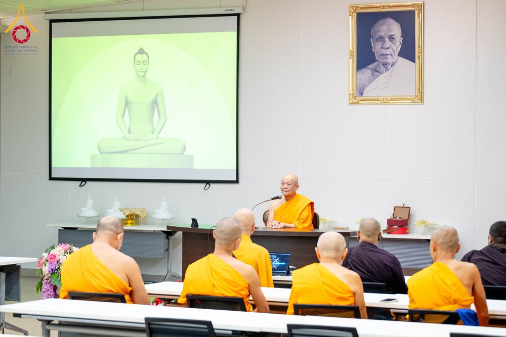 ภาพ No.313101:วันที่ 4 มีนาคม พ.ศ. 2559 หลวงพ่อทัตตชีโว รองเจ้าอาวาสวัดพระธรรมกาย ได้เมตตาถวายการต้อนรับปฏิสันถารพระอาคันตุกะจาก 19 ประเทศ ที่เดินทางมาร่วมงานวันมาฆบูชา ณ วัดพระธรรมกาย