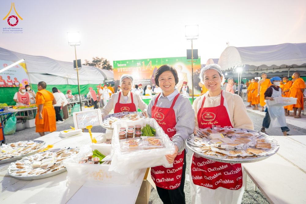 ภาพ No.290753:วันที่ 9 มกราคม พ.ศ. 2569 พิธีถวายภัตตาหารเป็นสังฆทาน แด่พระธรรมยาตรา ณ อนุสรณ์สถานคลองบางนางแท่น อ.สามพราน จ.นครปฐม ในโครงการธรรมยาตรา กตัญญูบูชา มหาปูชนียาจารย์ พระมงคลเทพมุนี(สด จนฺทสโร) พระผู้ปราบมาร อนุสรณ์สถาน 7 แห่ง ปีที่ 14