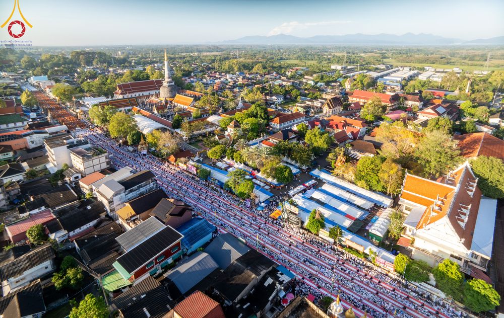 ภาพ No.311273:วันเสาร์ที่ 28 กุมภาพันธ์ พ.ศ. 2569 พิธีตักบาตรพระมหากุศล 11,250 รูป เฉลิมฉลอง 1,250 ปีศรีธรรมราชเจดีย์ สู่มรดกโลก ณ ถนนราชดำเนิน บริเวณหน้าวัดพระมหาธาตุวรมหาวิหาร อ.เมือง จ.นครศรีธรรมราช