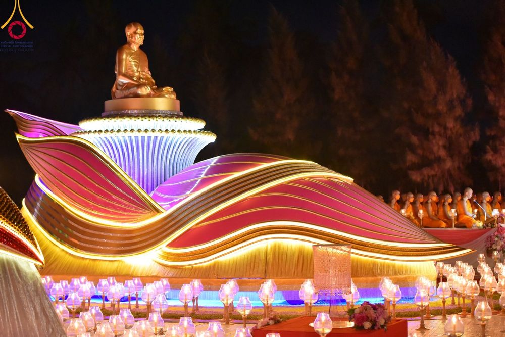 ภาพ No.109726:พิธีจุดประทีปถวายเป็นพุทธบูชา และบูชาธรรมมหาปูชนียาจารย์ วันที่ 10 มกราคม พ.ศ. 2567 ณ อนุสรณ์สถานคลองบางนางแท่น อ.สามพราน จ.นครปฐม