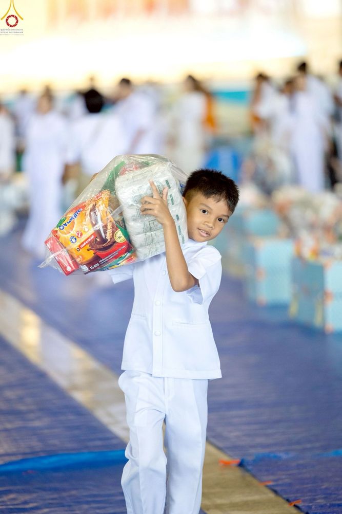 ภาพ No.264004:วันอาทิตย์ที่ 2 พฤศจิกายน พ.ศ. 2568 พิธีตักบาตรอาทิตย์ต้นเดือน ณ บ้านแก้วเรือนทองคุณยายฯ วัดพระธรรมกาย